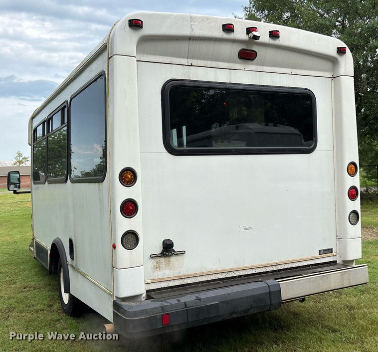 image for item DY0500 2012 Ford E350 shuttle bus