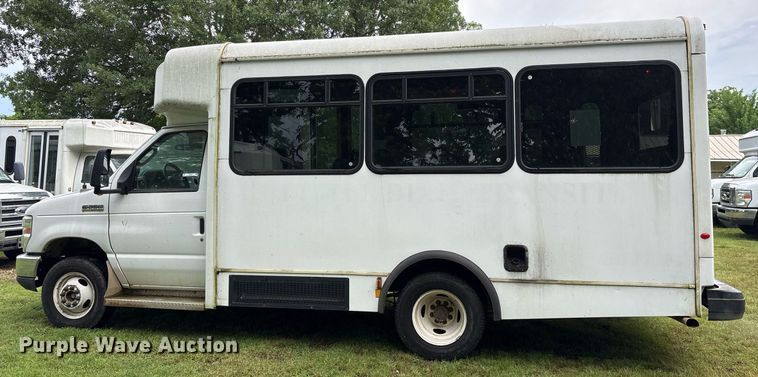 image for item DY0500 2012 Ford E350 shuttle bus