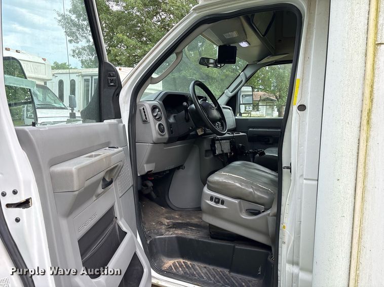 image for item DY0500 2012 Ford E350 shuttle bus