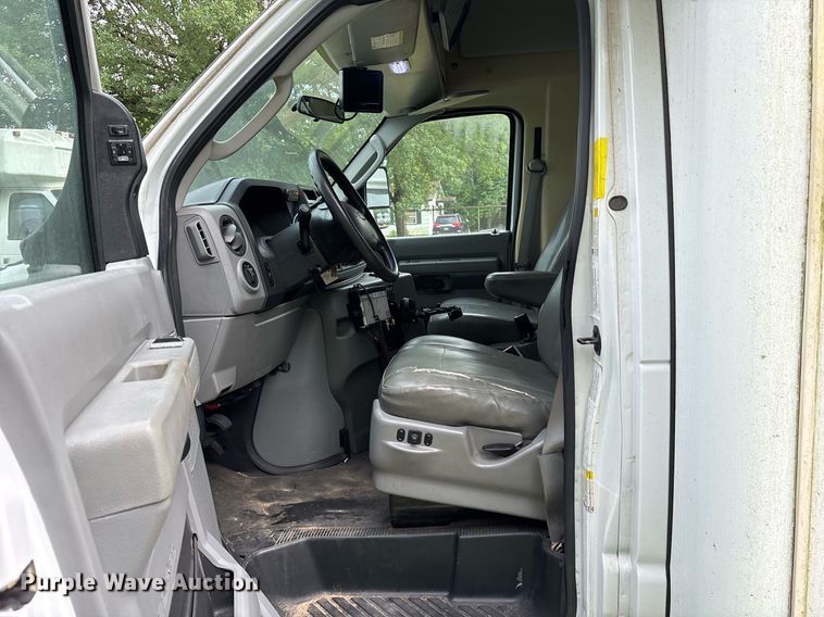 image for item DY0500 2012 Ford E350 shuttle bus