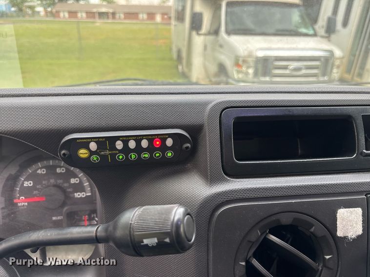 image for item DY0500 2012 Ford E350 shuttle bus