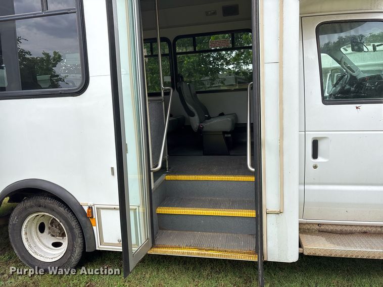 image for item DY0500 2012 Ford E350 shuttle bus