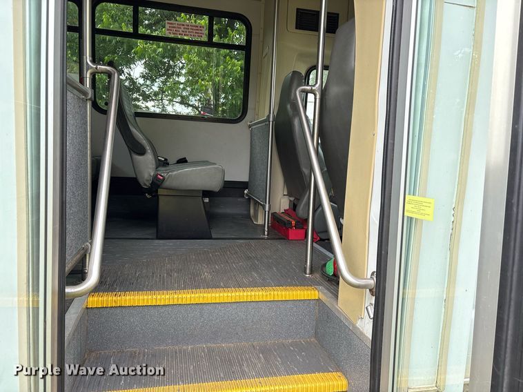 image for item DY0500 2012 Ford E350 shuttle bus