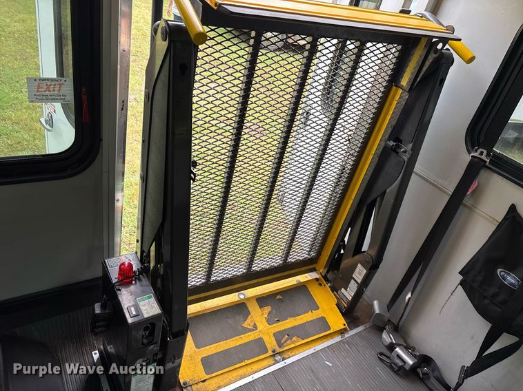 image for item DY0500 2012 Ford E350 shuttle bus