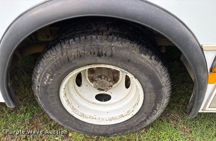 image for item DY0500 2012 Ford E350 shuttle bus