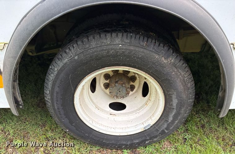 image for item DY0500 2012 Ford E350 shuttle bus