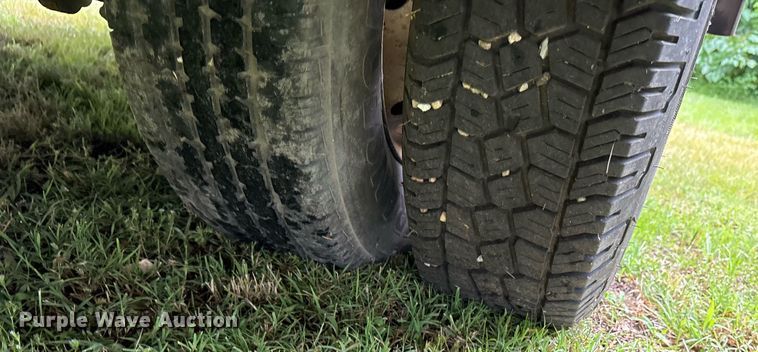 image for item DY0500 2012 Ford E350 shuttle bus