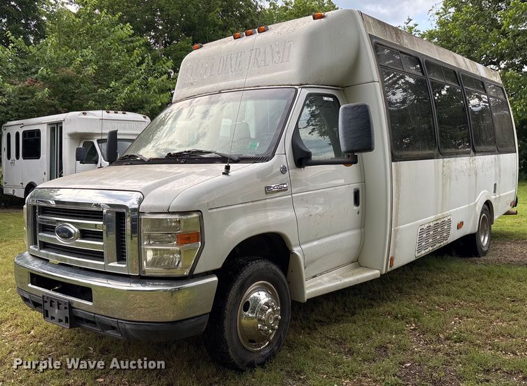 image for item DY0501 2009 Ford E450 shuttle bus