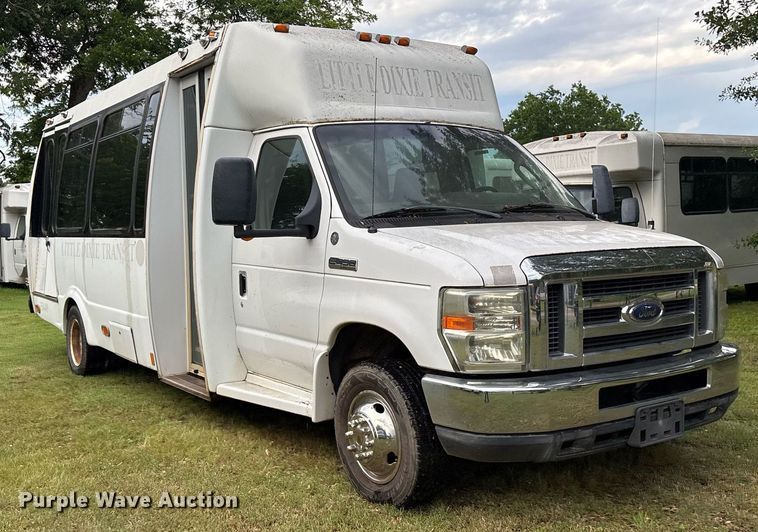 image for item DY0501 2009 Ford E450 shuttle bus