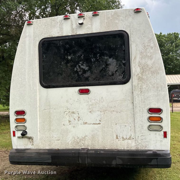 image for item DY0501 2009 Ford E450 shuttle bus