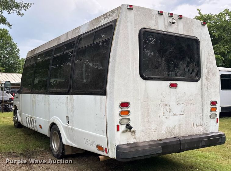 image for item DY0501 2009 Ford E450 shuttle bus