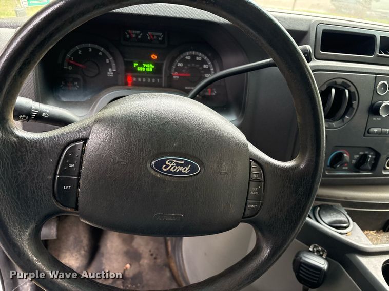 image for item DY0501 2009 Ford E450 shuttle bus