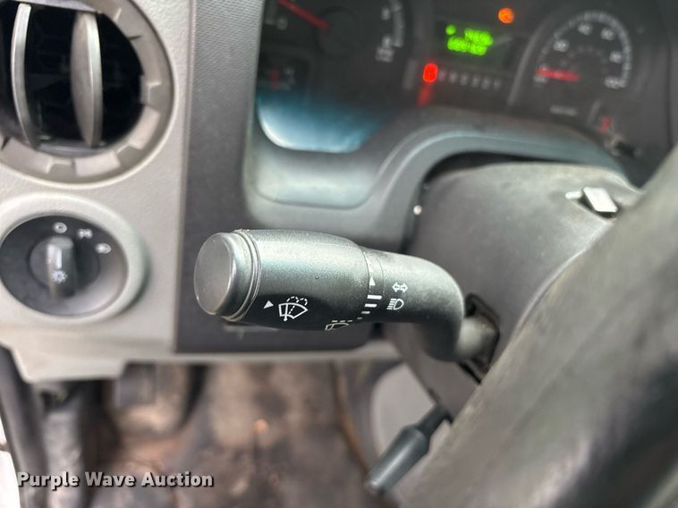 image for item DY0501 2009 Ford E450 shuttle bus