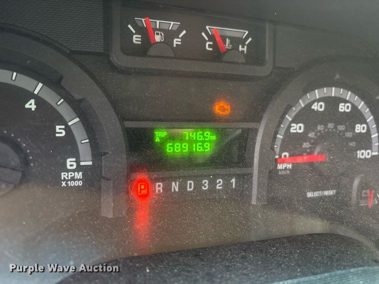 image for item DY0501 2009 Ford E450 shuttle bus