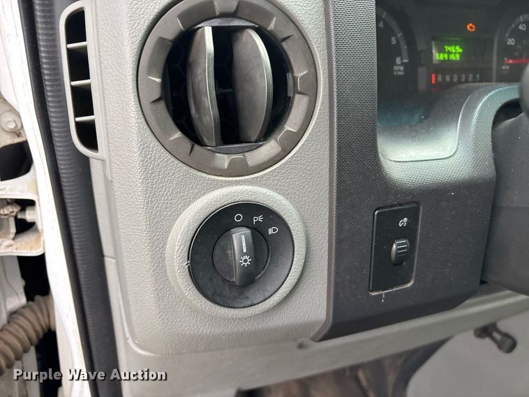 image for item DY0501 2009 Ford E450 shuttle bus