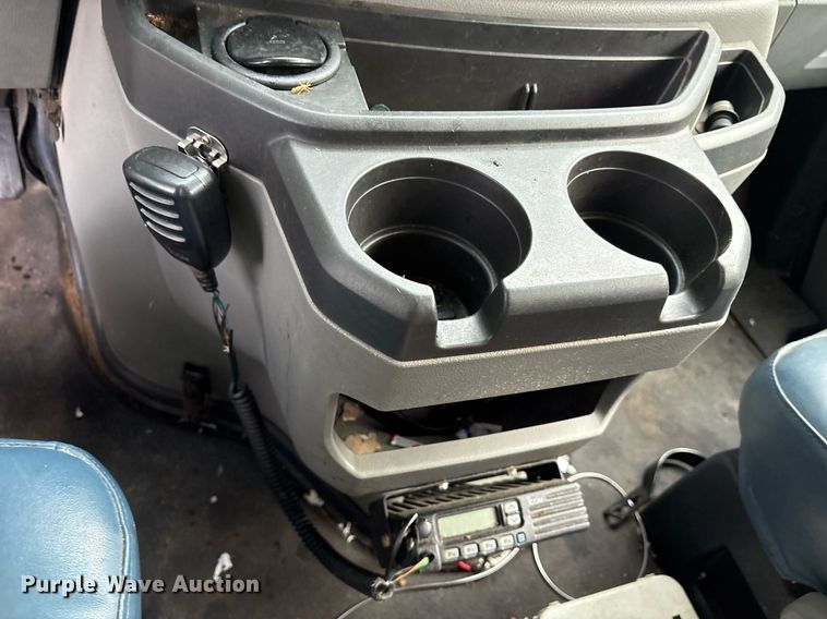 image for item DY0501 2009 Ford E450 shuttle bus