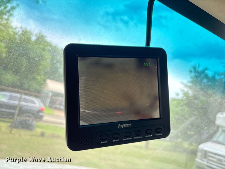 image for item DY0501 2009 Ford E450 shuttle bus