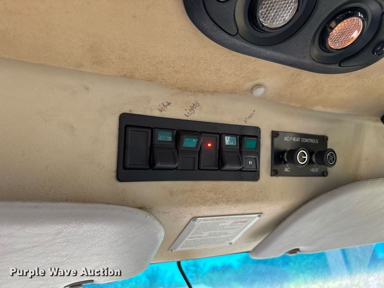 image for item DY0501 2009 Ford E450 shuttle bus