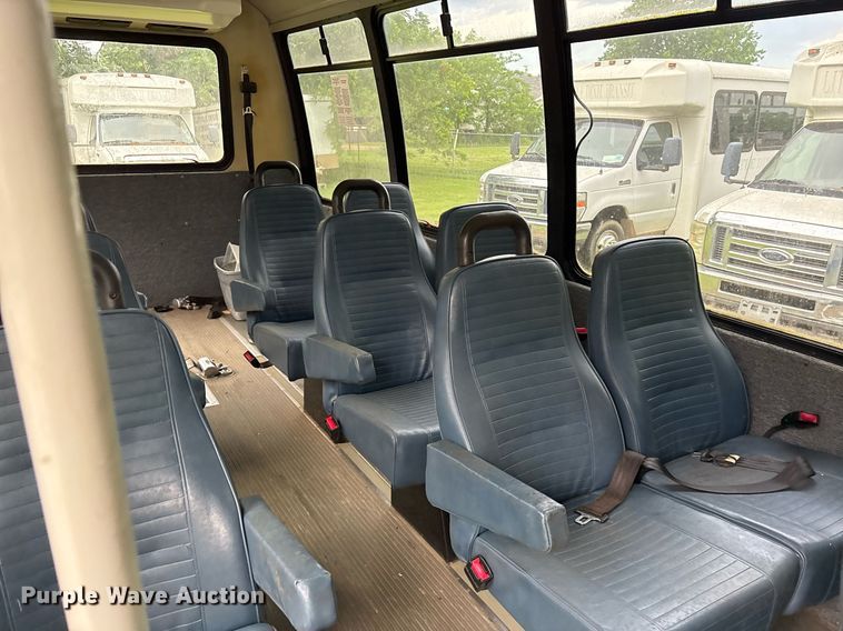 image for item DY0501 2009 Ford E450 shuttle bus