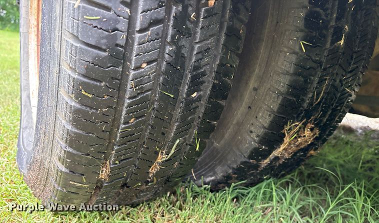 image for item DY0501 2009 Ford E450 shuttle bus