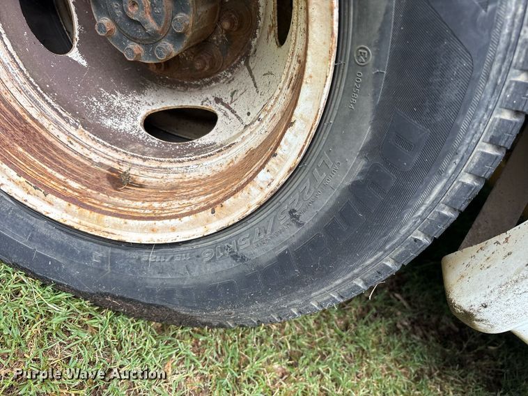 image for item DY0501 2009 Ford E450 shuttle bus