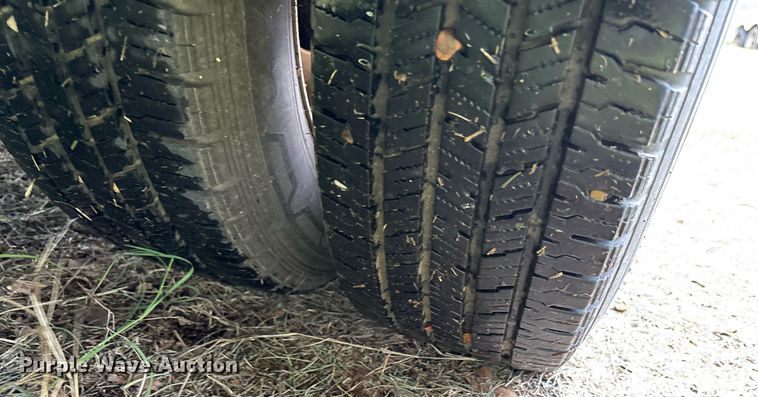 image for item DY0501 2009 Ford E450 shuttle bus