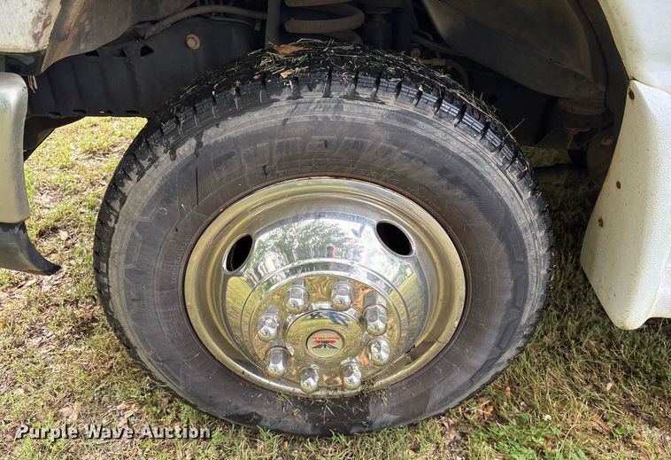 image for item DY0501 2009 Ford E450 shuttle bus