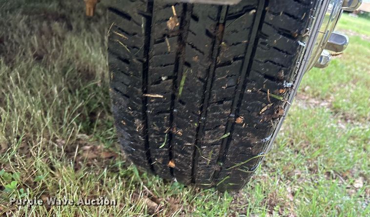 image for item DY0501 2009 Ford E450 shuttle bus