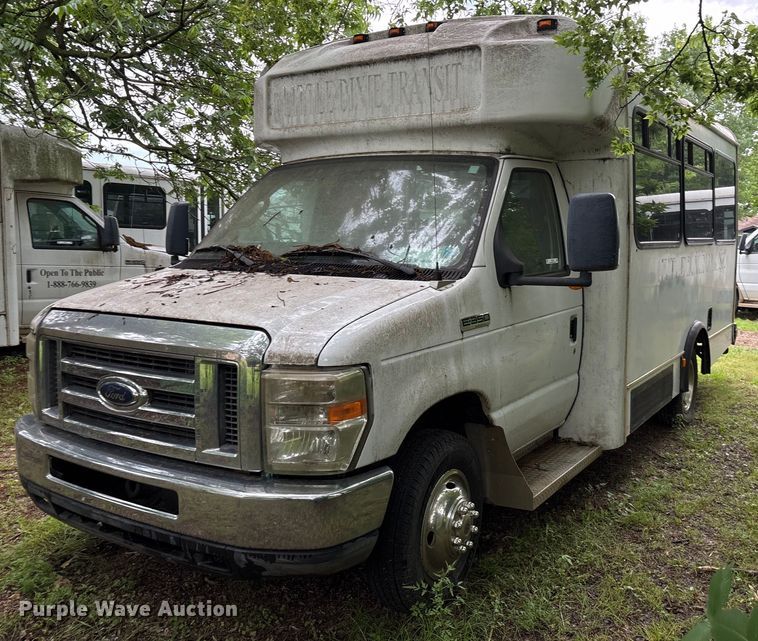 image for item DY0502 2012 Ford E350 shuttle bus