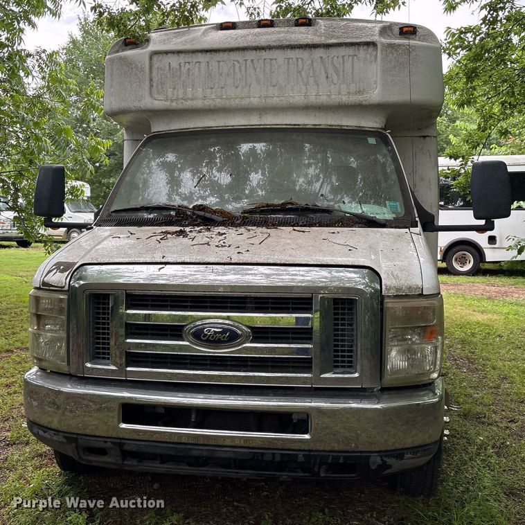 image for item DY0502 2012 Ford E350 shuttle bus