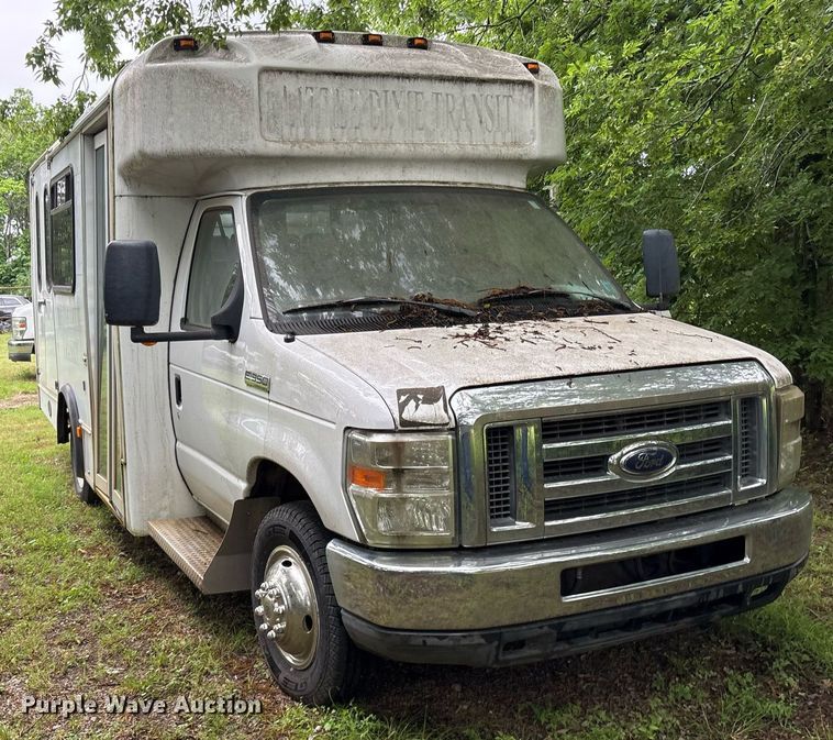 image for item DY0502 2012 Ford E350 shuttle bus
