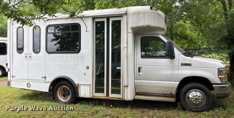 image for item DY0502 2012 Ford E350 shuttle bus