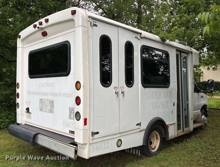 image for item DY0502 2012 Ford E350 shuttle bus