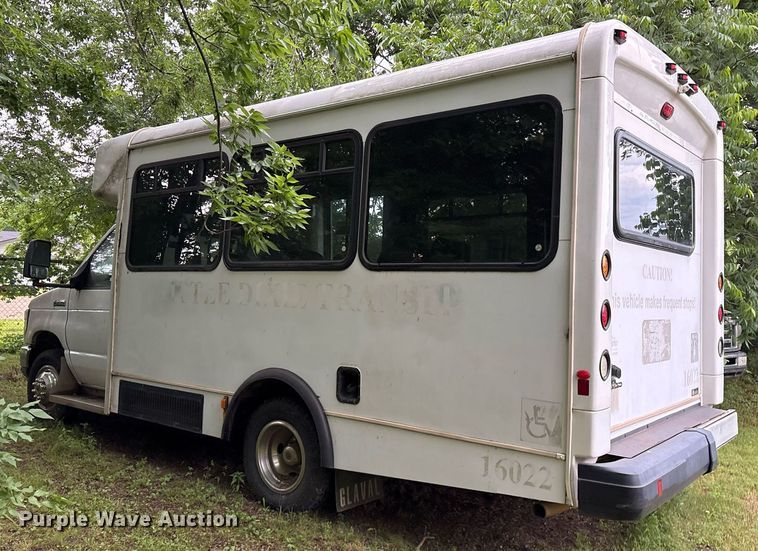 image for item DY0502 2012 Ford E350 shuttle bus