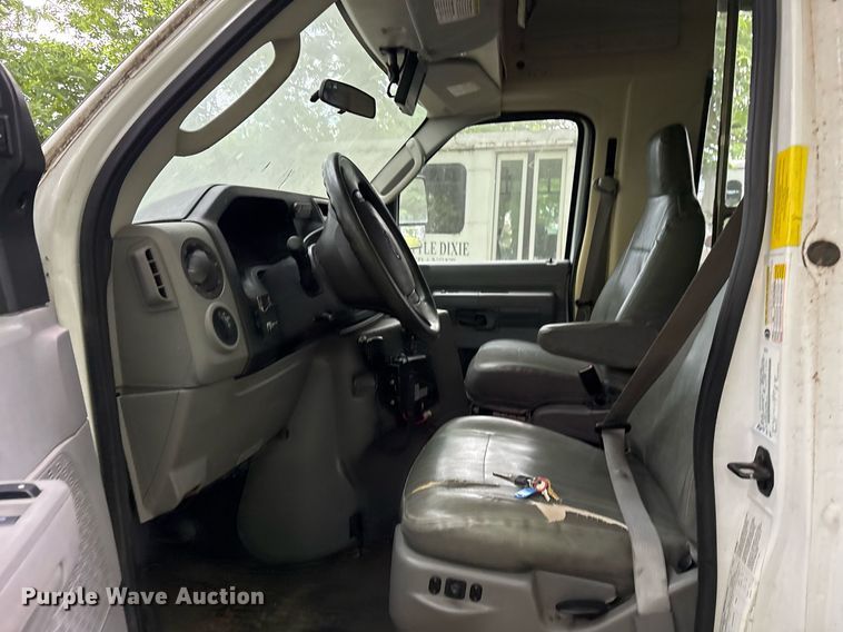 image for item DY0502 2012 Ford E350 shuttle bus