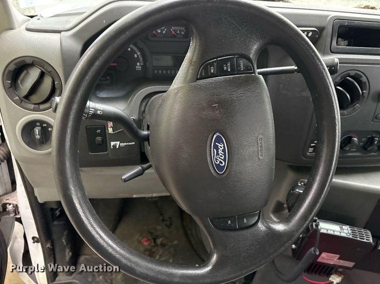 image for item DY0502 2012 Ford E350 shuttle bus