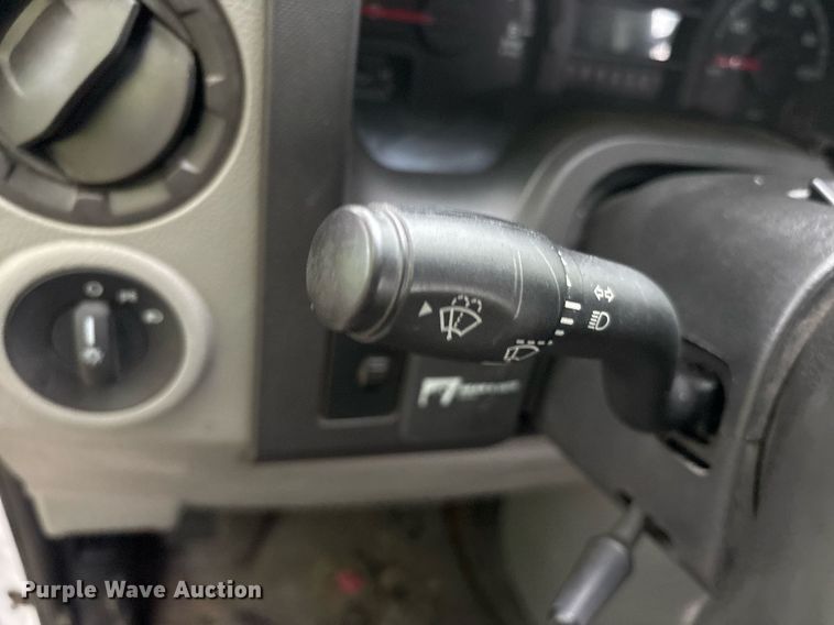 image for item DY0502 2012 Ford E350 shuttle bus