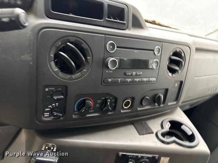 image for item DY0502 2012 Ford E350 shuttle bus