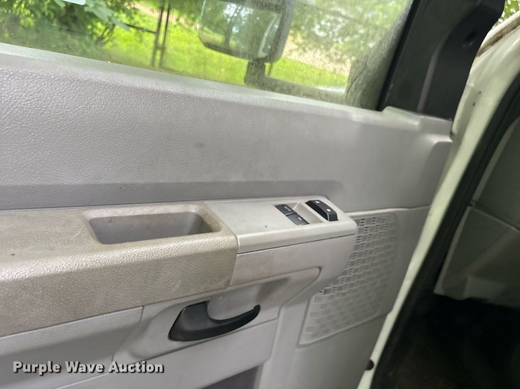 image for item DY0502 2012 Ford E350 shuttle bus