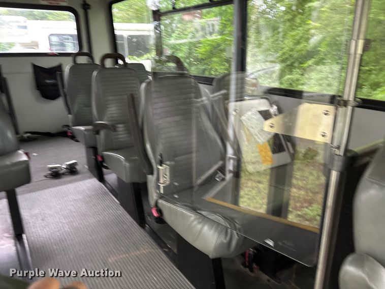 image for item DY0502 2012 Ford E350 shuttle bus