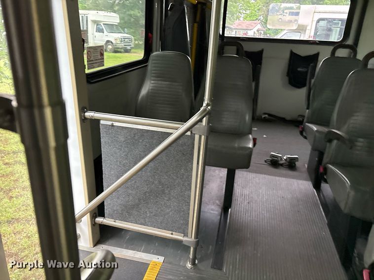 image for item DY0502 2012 Ford E350 shuttle bus