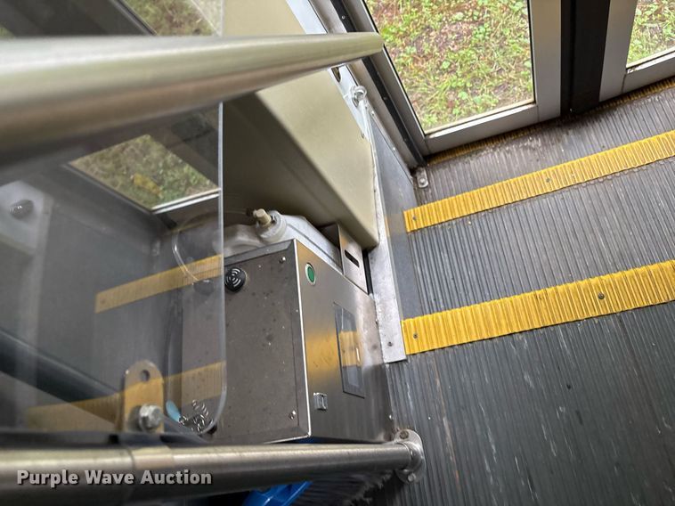 image for item DY0502 2012 Ford E350 shuttle bus