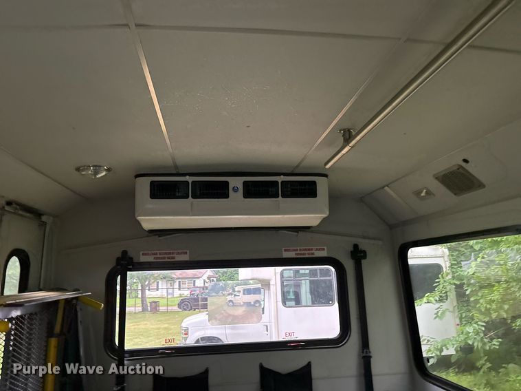 image for item DY0502 2012 Ford E350 shuttle bus
