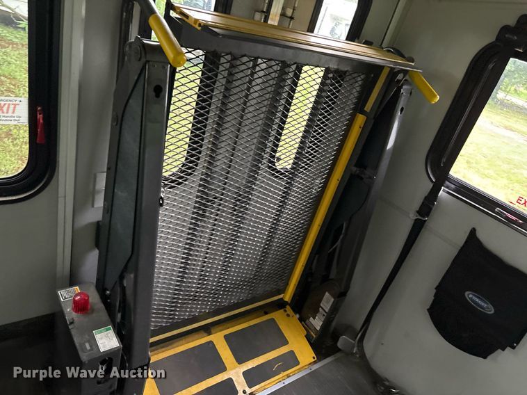 image for item DY0502 2012 Ford E350 shuttle bus