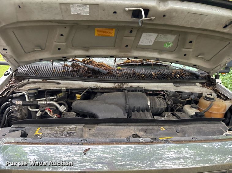 image for item DY0502 2012 Ford E350 shuttle bus