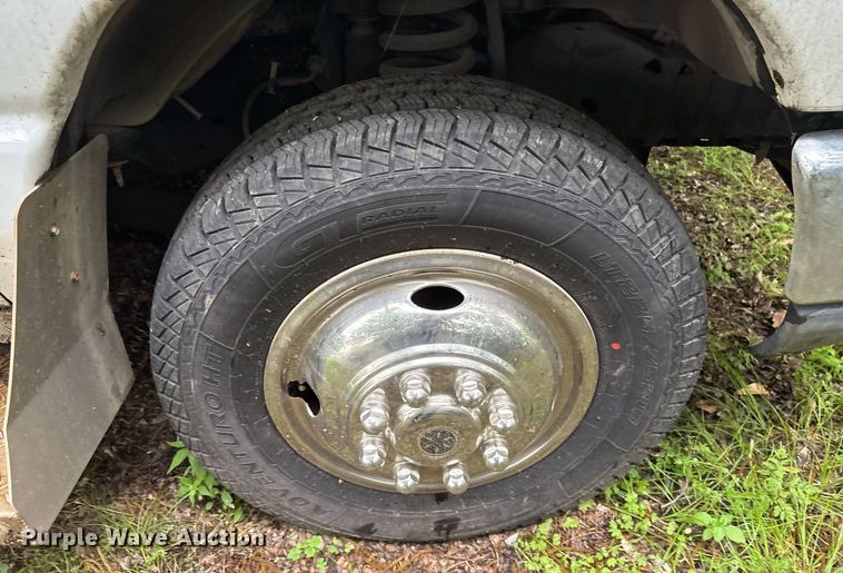 image for item DY0502 2012 Ford E350 shuttle bus