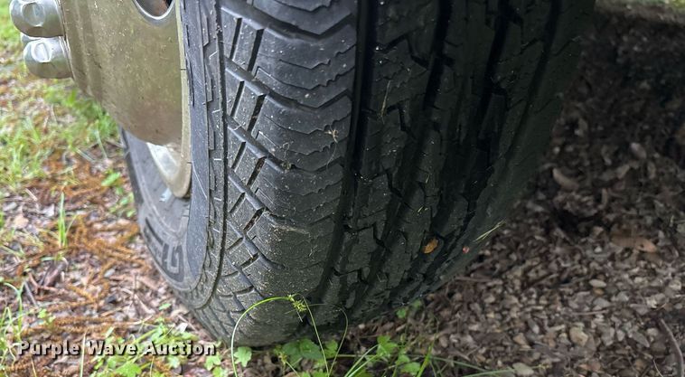 image for item DY0502 2012 Ford E350 shuttle bus