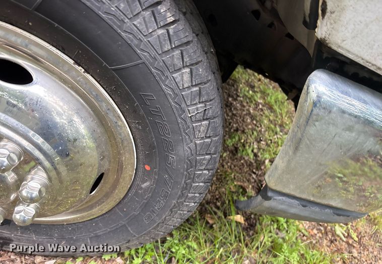 image for item DY0502 2012 Ford E350 shuttle bus