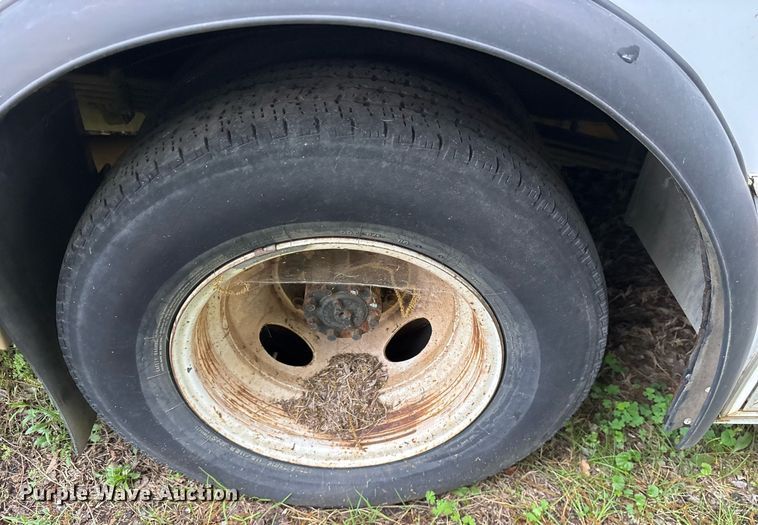 image for item DY0502 2012 Ford E350 shuttle bus