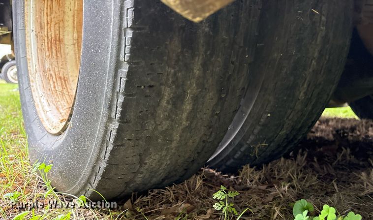 image for item DY0502 2012 Ford E350 shuttle bus